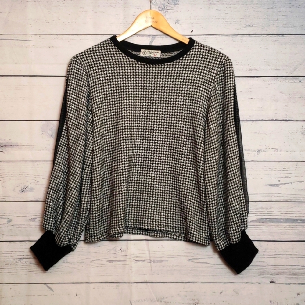 Femme Fatale Sweater with balloon sleeves